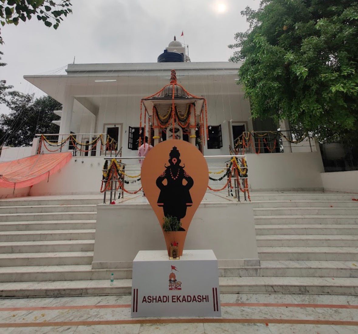 मंदिर मुख्य प्रवेशद्वार